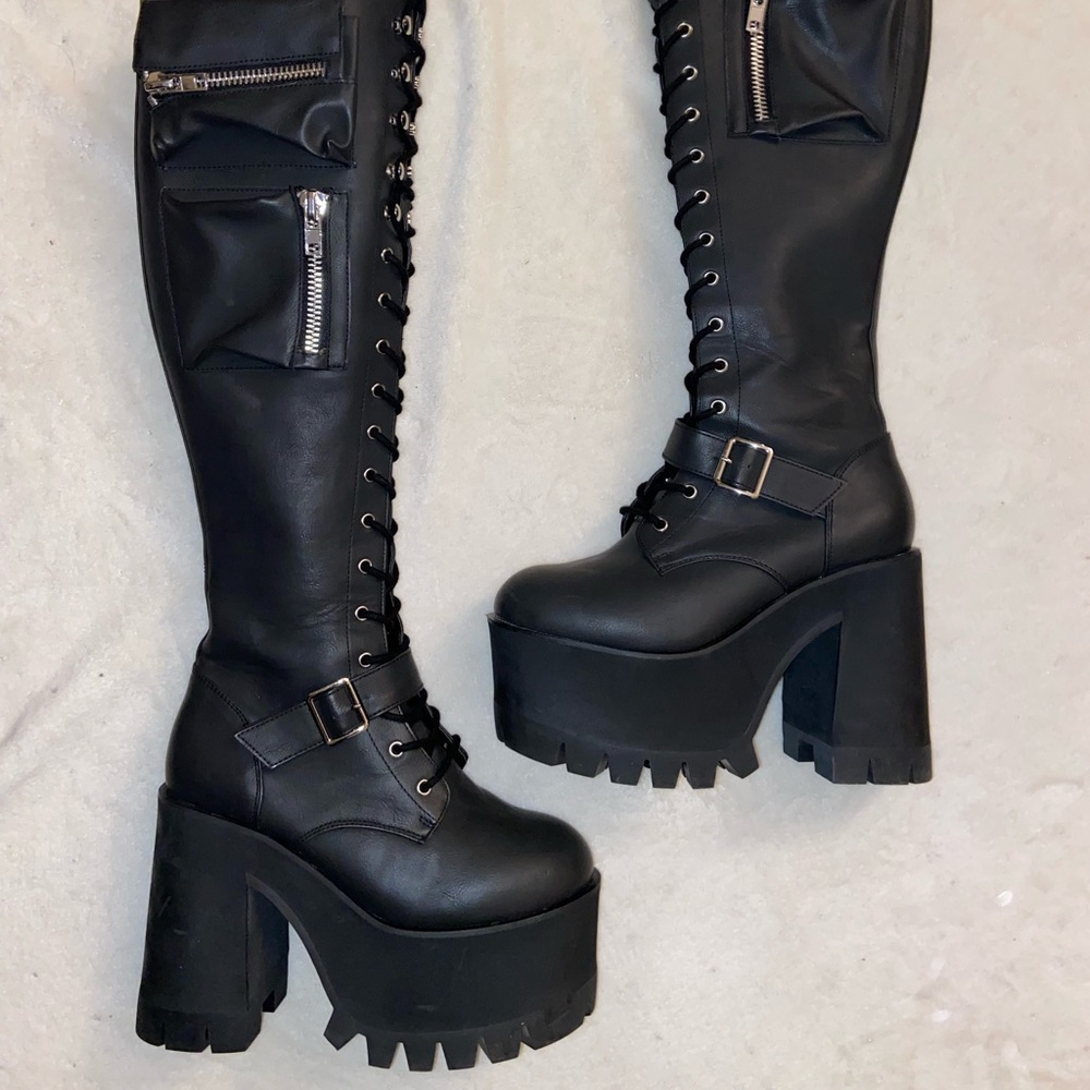 Dollskill club Exx boots
